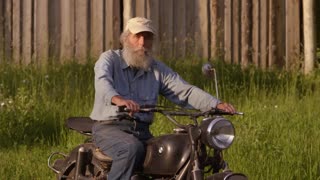 Burt's Buzz Movie Trailer